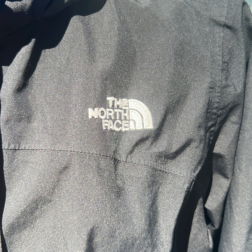 North Face lightweight, hide away hood fully lined woman’s jacket size Large - Picture 1 of 14